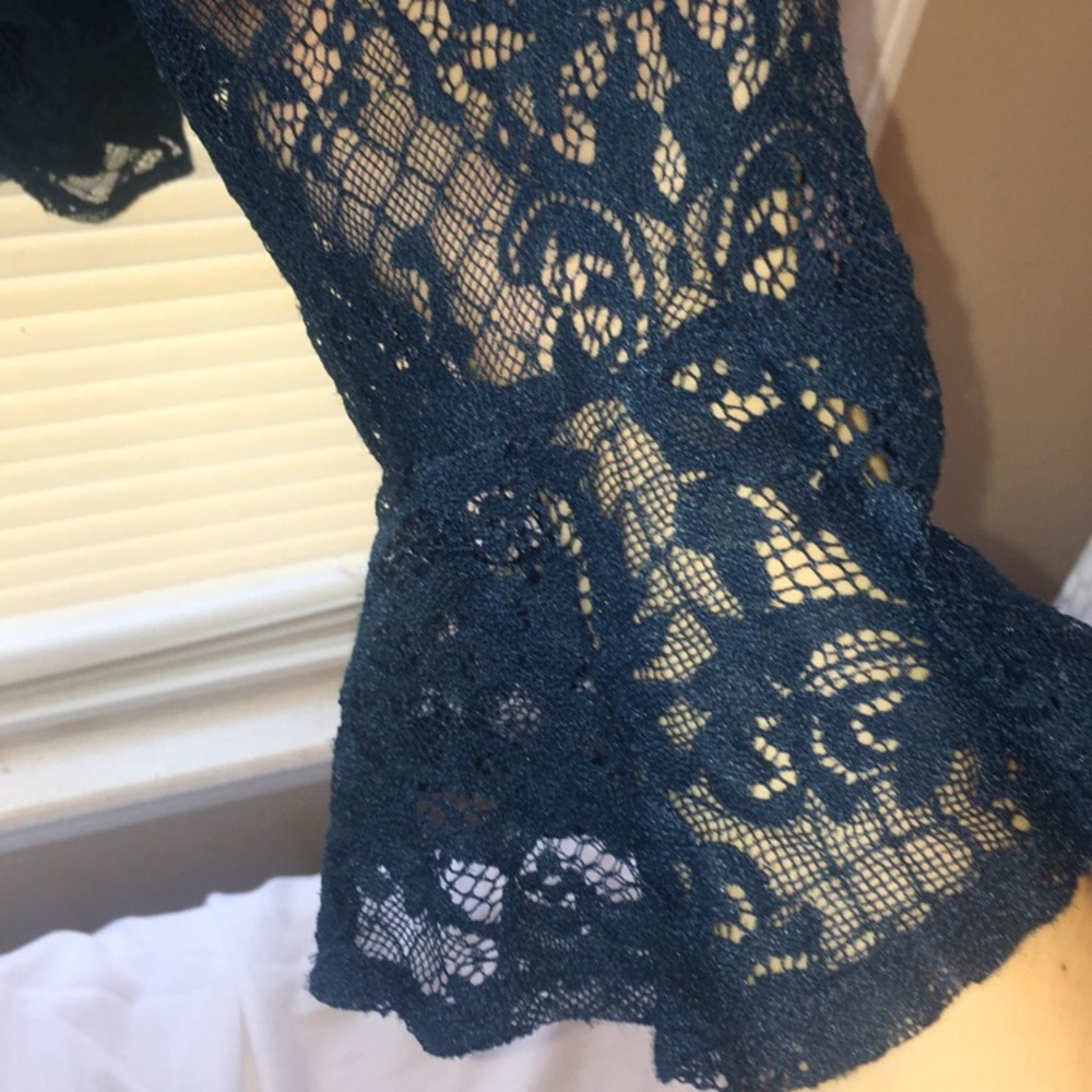 Women’s Hollister Top